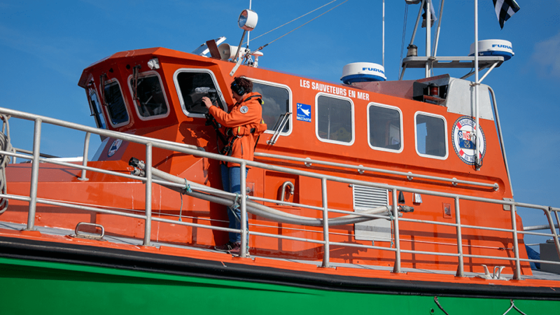 Le bateau de sauvetage ELIMAT P750, insubmersible et adapté à tout type de  conditions de mer, au service de l'Aquatic Rescue Group (JEU) depuis La  Corogne - ELIMAT