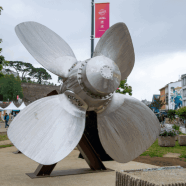 L’hélice de l’Abeille Flandre : un symbole d’héroïsme et de puissance exposé à Brest